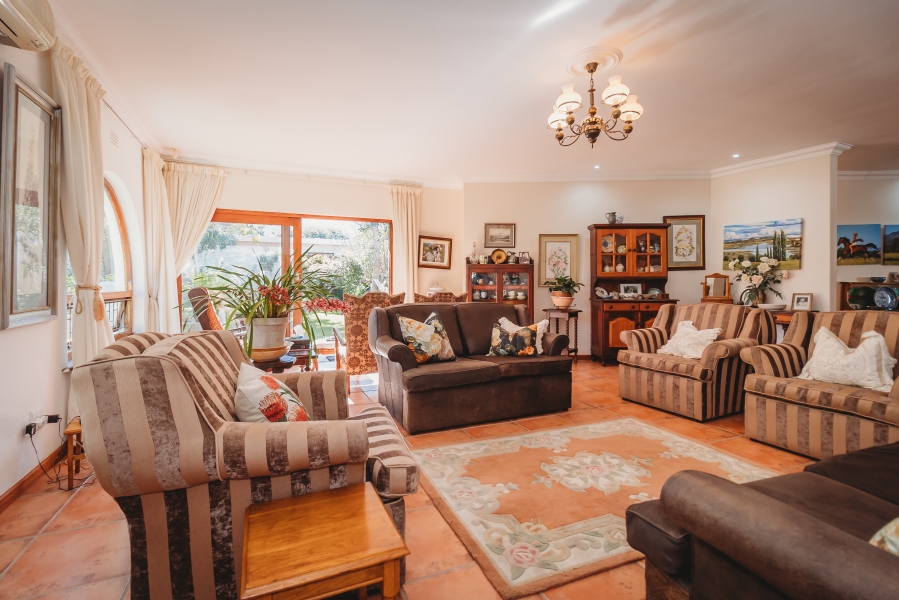 4 Bedroom Property for Sale in Glen Barrie Western Cape